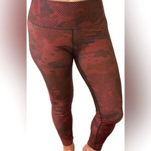 Terez Maroon and black striped camo leggings size small